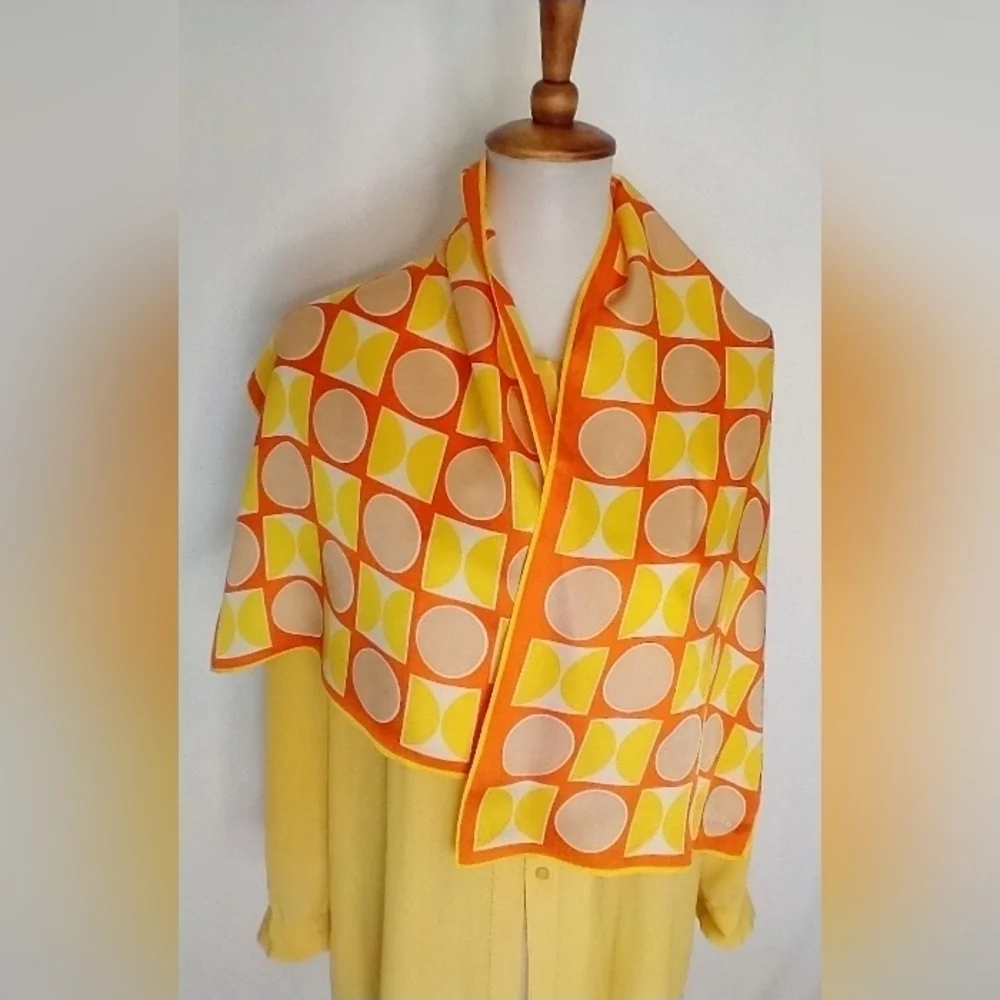 VINTAGE VERA BRIGHT GEOMETRIC SCARF